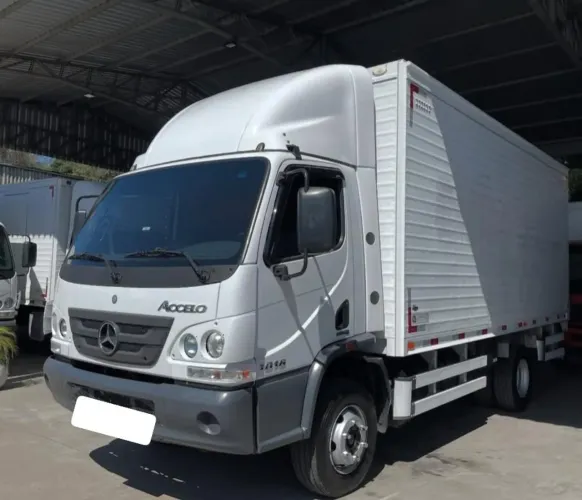 Mercedes -Bens 10-16 Baú 2015