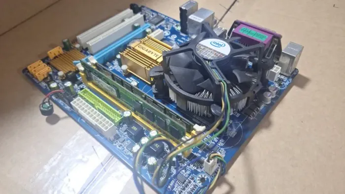 Kit placa-mãe G31 Core 2 Duo e 4 GB DDR2