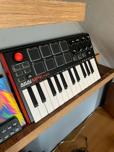 Controlador MIDI AKAI MPK MINI