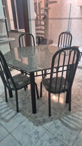 Vende-se Mesa de granito hexagonal