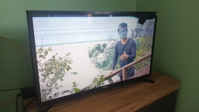 Tv Samsung 32 polegadas com defeito.