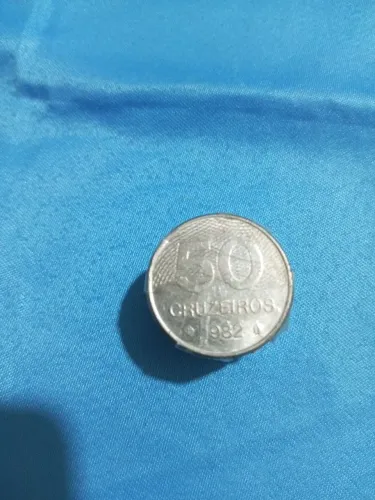 12 moedas antigas de 50 cruzeiros dos anos 1982, 83 e 84.