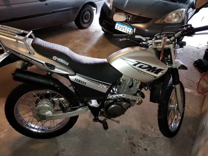 Moto nova quase sem uso