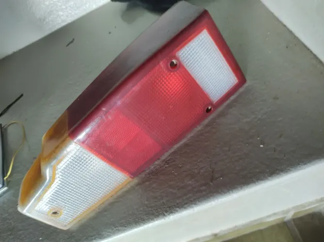 Farol traseiro Saveiro 92 original lado direito 