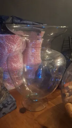 Vaso em ótimo estado.