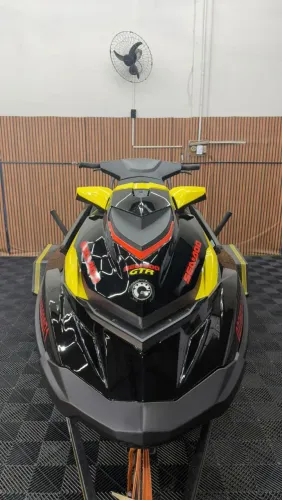 Jet ski