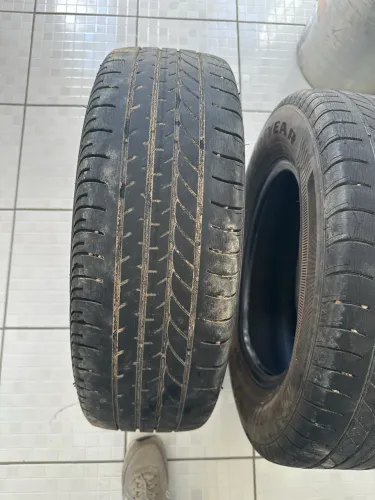 Pneu 185/70 14 (Valor:350,00)
