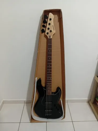 Baixo instrumento musical 