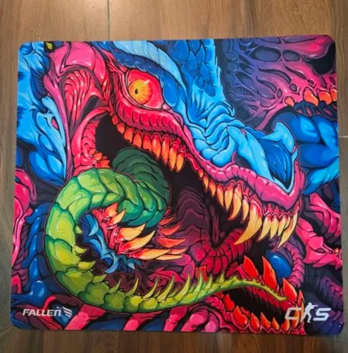 Mousepad fallen store Hyperbeast Novo