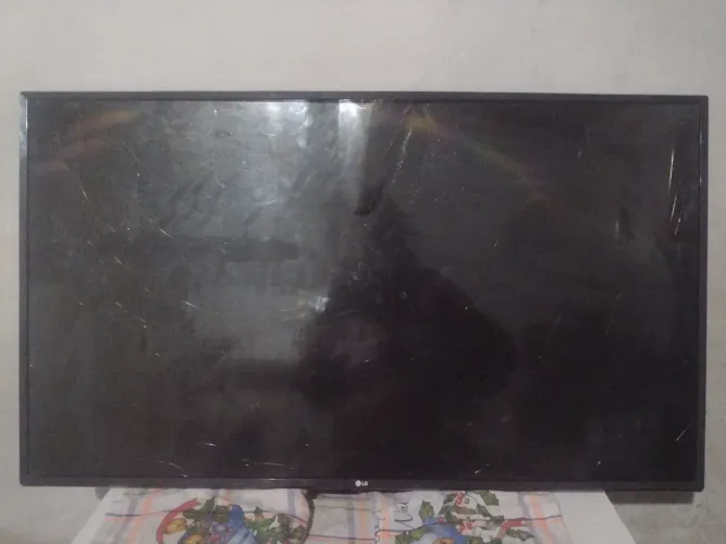 Smartv Lg 49 polegadas com a tela quebrada 
