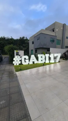 70 letras iluminadas. Inicie seu novo negócio.