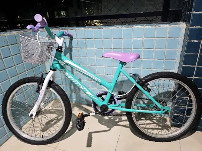 Bicicleta aro 20 feminina Cindy, quase sem usar