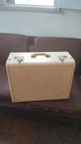 Máquina de costura vintage dos anos 1940