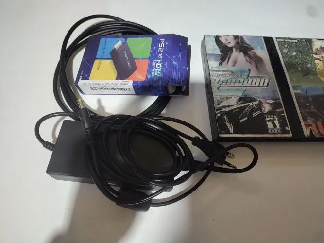 Playstation 2 com cabos + fonte + conversor de HDMI (com defeito)