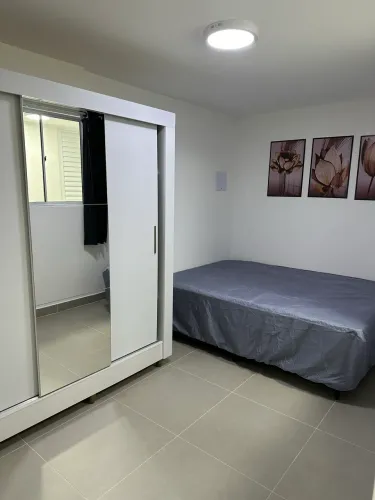 Alugo quarto para moças 1100 reais sem taxas!
