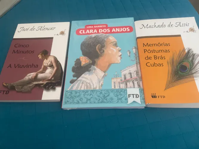 Livros em bom estado, um deles está lacrado