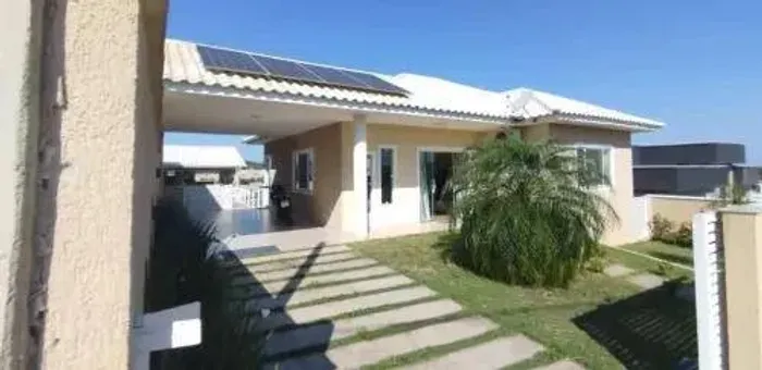 Casa em Condomínio com 2 Quartos ( 1Suíte ) e Placas Solares Araruama/RJ
