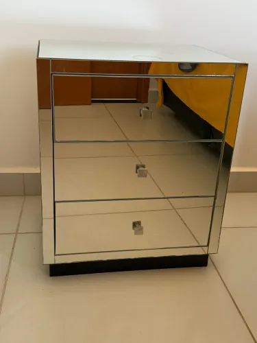 mesa cabeceira espelhada