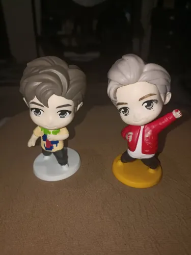 Bonecos BTS linha McDonald's - kit com duas peças.
