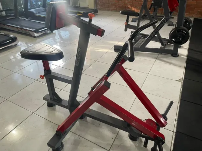 Equipamentos de musculação usados