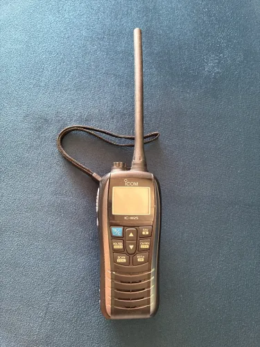 Rádio UHF marítimo ICOM IC-M25