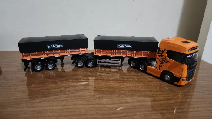 Carrinho Miniatura Caminhão Scania 770S Bitrem Highline Escala 1/50