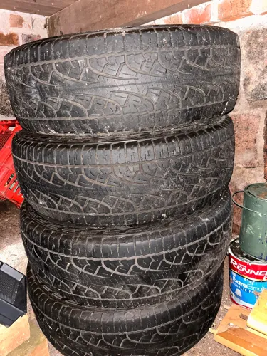 Jogo com 4 Pneus Pirelli Scorpion ATR 215/60 R17