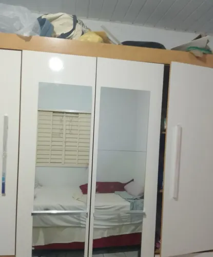 Vende-se guarda roupa casal 4 portas , 6 gavetas e espelho