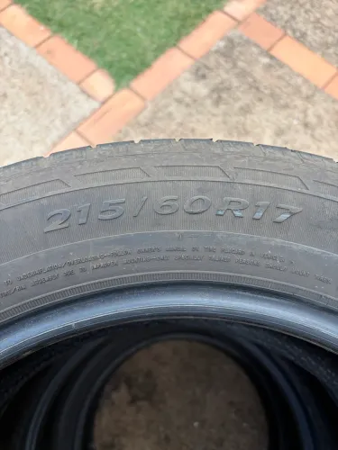 Pneus 215/60 R17