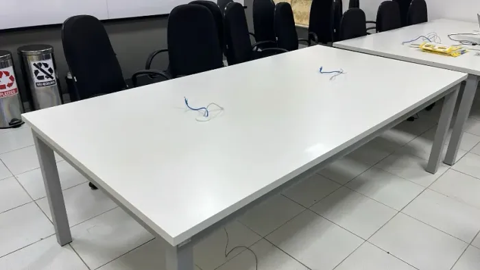 Bancada de trabalho para 4 pessoas - 240 x 120 cm