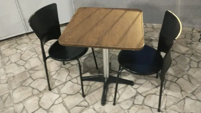 Conjunto 1 Mesa de Alumínio Quadrada 60X60cm + 2 Cadeiras