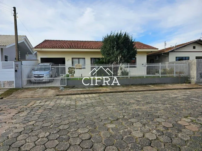 Casa de Alvenaria - Venda - 03 dormitórios - 156m2 - Rua Leoberto Leal - Centro - Lontras