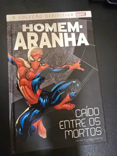 Hq Homem Aranha caído entre os mortos