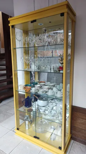 Cristaleira retrô em Laka amarelo