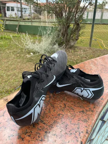 Chuteira Nike mercurial Profissional