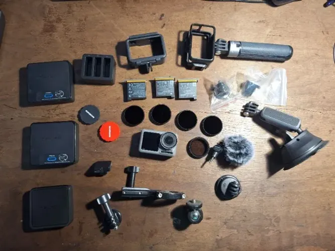 Câmera DJI Osmo Action 1 Com 3 Baterias E Super Kit Acessórios