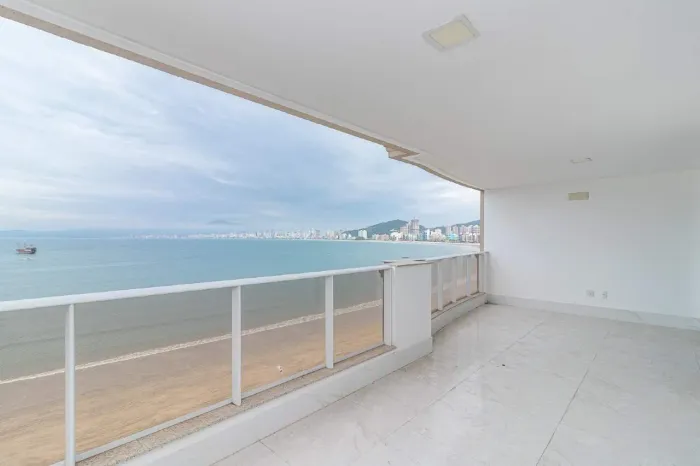Apartamento com 4 suítes vista mar no edifício Belvedere no Canto da Praia em Itapema