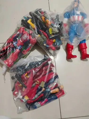 Bonecos da Marvel,DC e Max steel