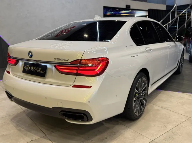 BMW 750I L M Sport Sedan 4.4 V8 450cv Aut. 2018