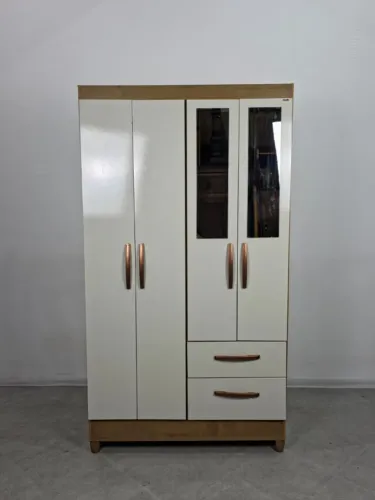 Guarda Roupa de Solteiro Semi Novo com espelho na porta