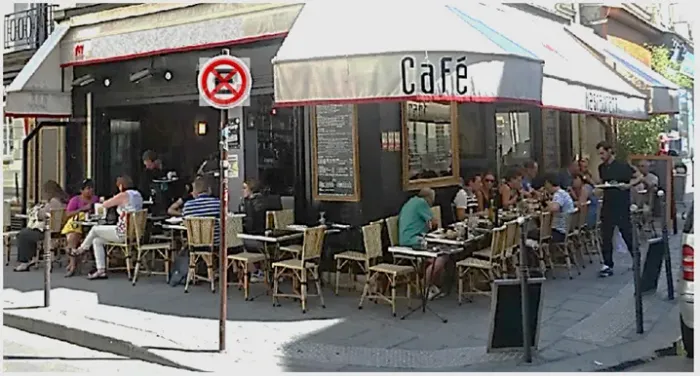 Lanchonete de esquina, lucrativa, nova, simpática e muito bem montada. Mov. R$ 80.000,00