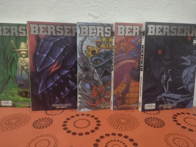 Mangás Berserk ( Volumes 24, 32, 33) 