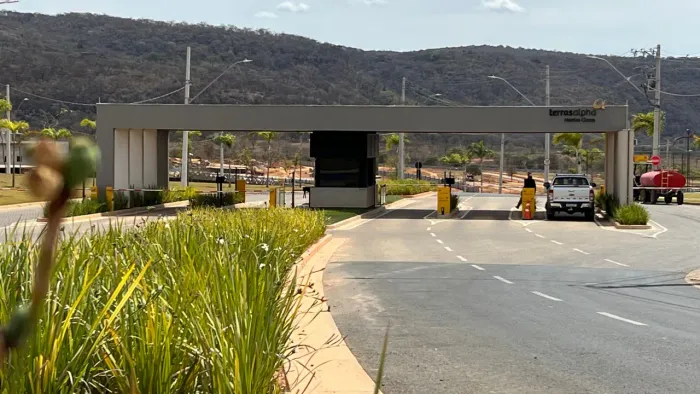 Lote grande 348,30m2 no Condomínio Terras Alpha