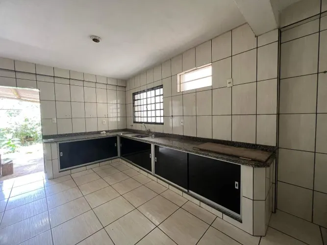 Casa Residencial com 04 quartos em Itaúna!!