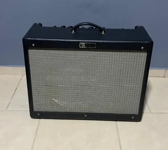 Amplificador Fender Hot Rod Deluxe III V30 com case