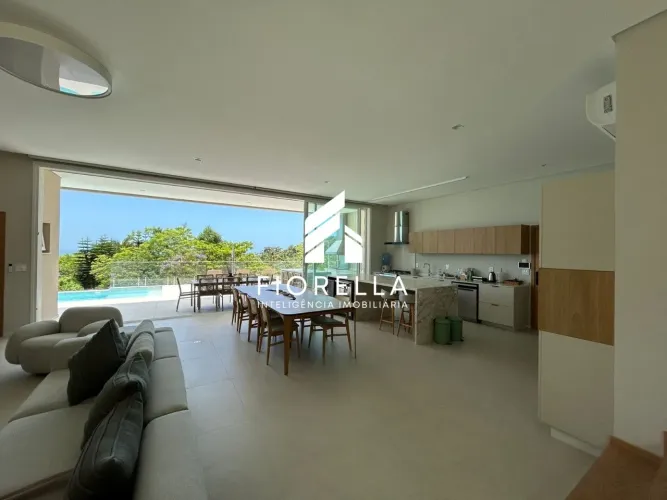Casa a venda com 05 dormitórios sendo 03 Suítes na Praia Brava - Florianópolis/ Sc