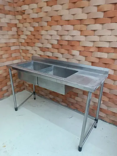 Pia industrial em aço inox com duas cubas