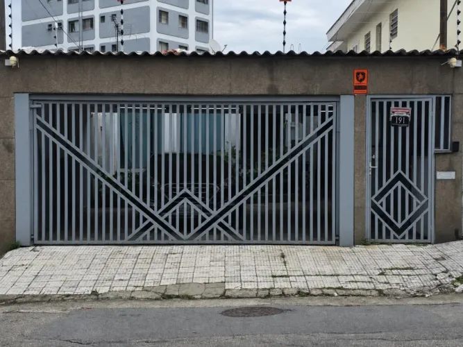 Casa comercial na Rua Daniel Kidder, 191  452 m²