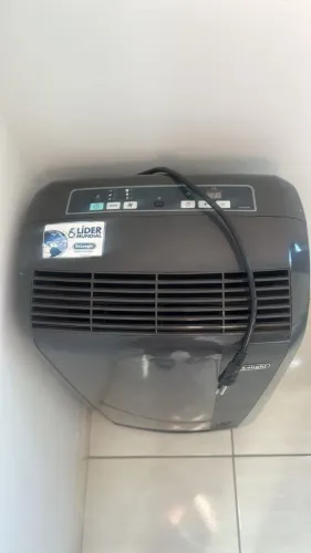 Ar Condicionado Portátil DeLonghi 12.000 BTUs 110V- cinza escuro.