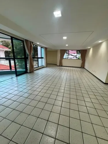 Alugo Apto 2 17 m2 ,4 qts, 2 sts, 3 vgs de garagem Espinheiro - Recife - PE